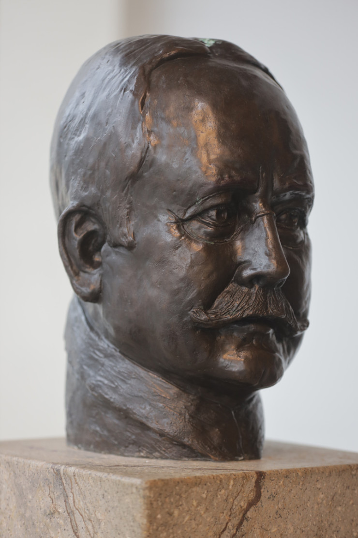 Adolf Lucas | Foyer Landrat-Lucas Gymnasium