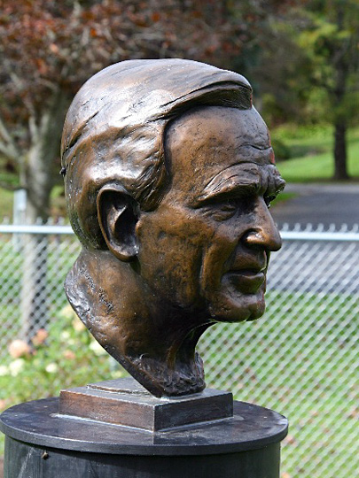 George Bush | Alexander-Sculpture-Garden Clarence New-York